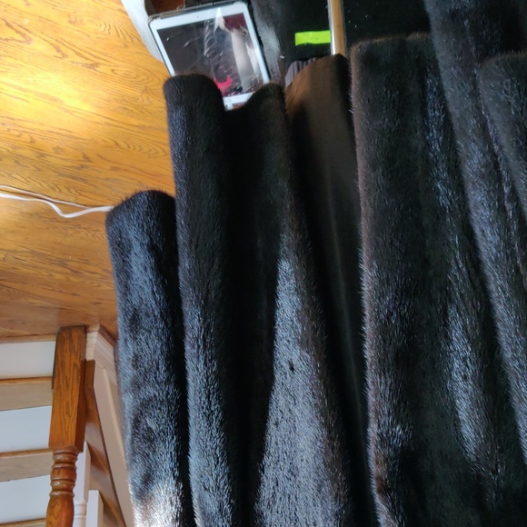 Fur coat - Picture 2 of 3